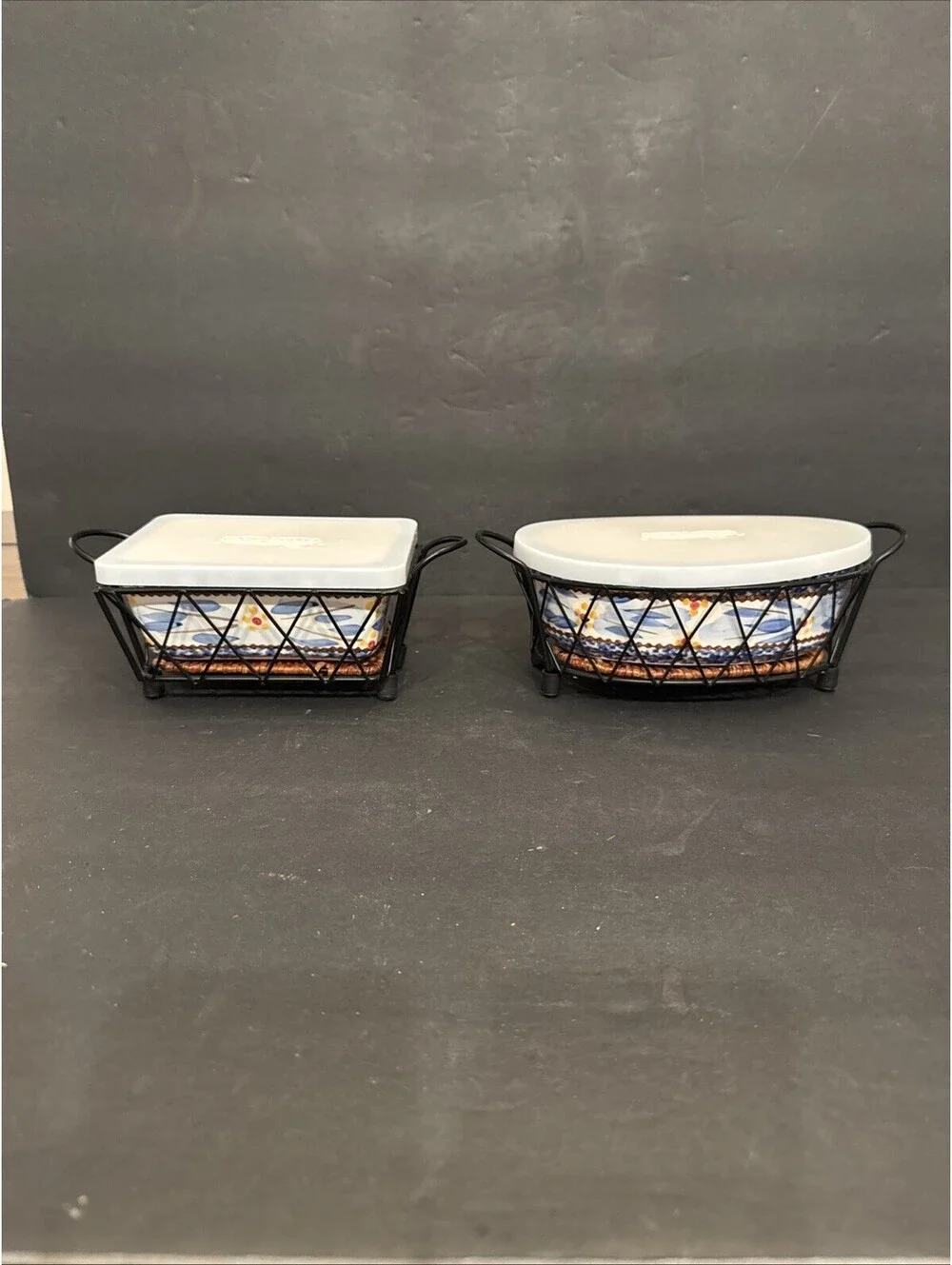 Temp-tations By Tara Old World Blue Pair Of Dishes with Wire Holder .5 & .6 Qts